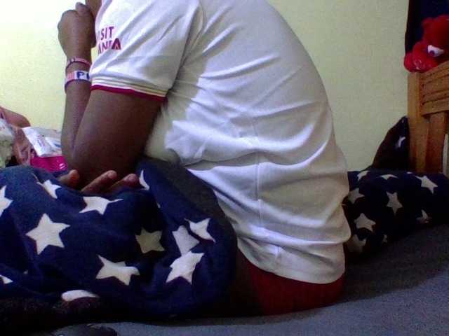 Roseroca33 live cam on BongaCams