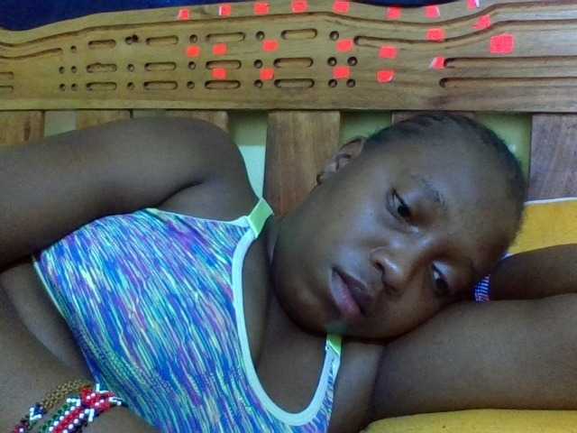 Roseroca33 live cam on BongaCams