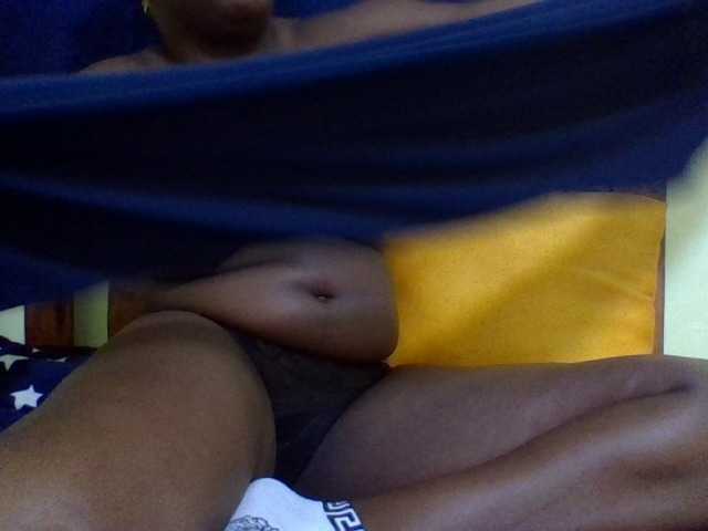 Roseroca33 live cam on BongaCams