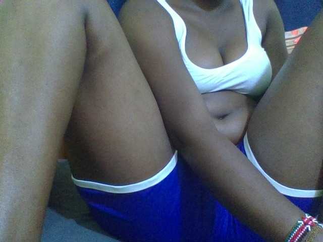 Roseroca33 live cam on BongaCams