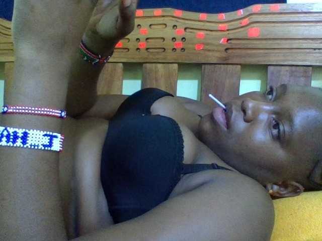 Roseroca33 live cam on BongaCams