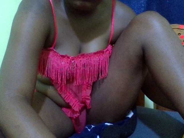 Roseroca33 live cam on BongaCams