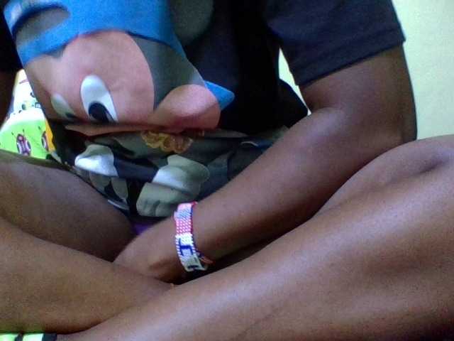 Roseroca33 live cam on BongaCams
