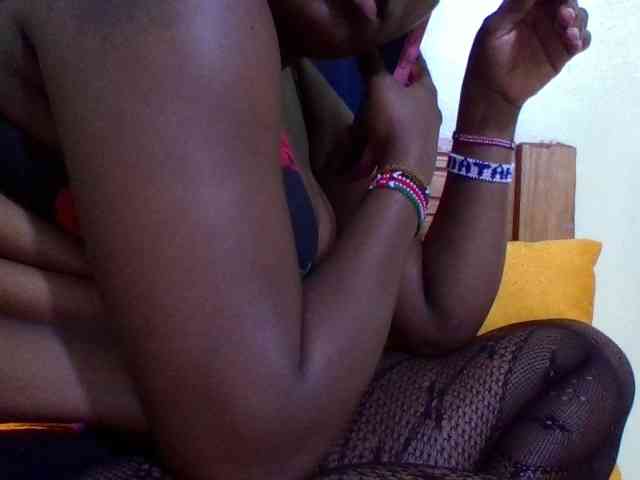 Roseroca33 Live Webcam on BongaCams