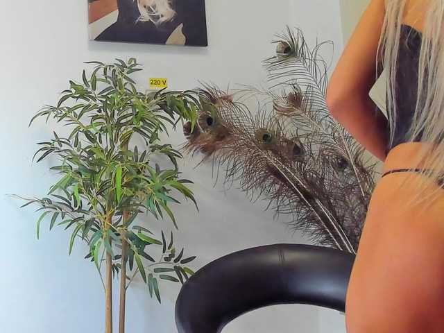 BlueEyesDesire live cam preview