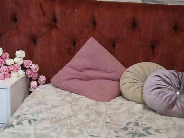 Modelo: BlueEyesDesire