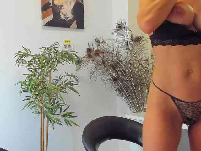 BlueEyesDesire webcam