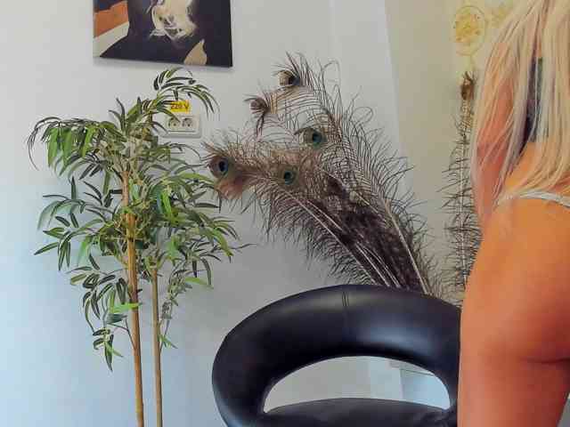 BlueEyesDesire webcam