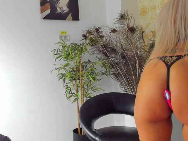 BlueEyesDesire webcam