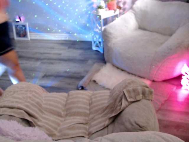 Bellastarrr84 live cam on BongaCams