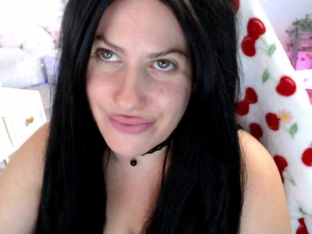 Bellastarrr84 live cam on BongaCams