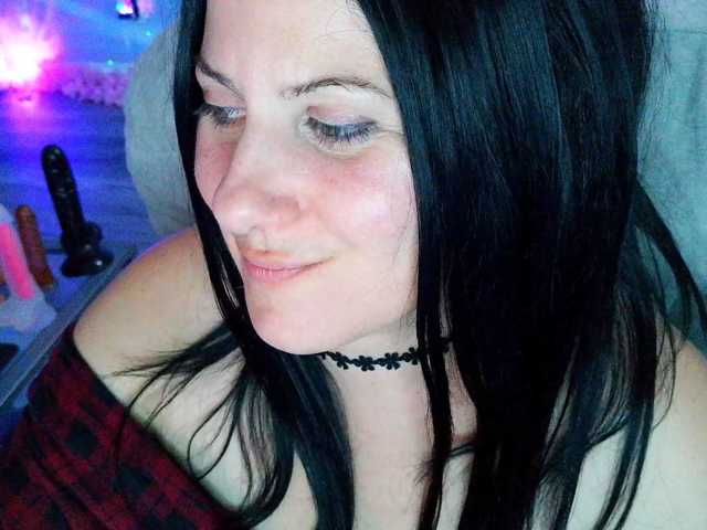 Bellastarrr84 live cam