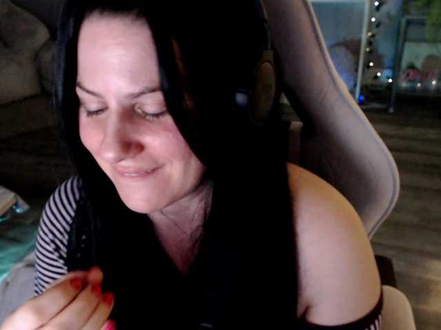 Bellastarrr84's BongaCams show and profile