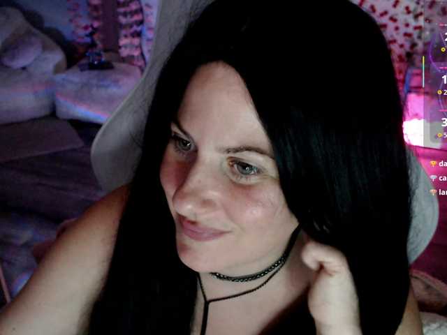 Bellastarrr84 live cam on UnifiedCams