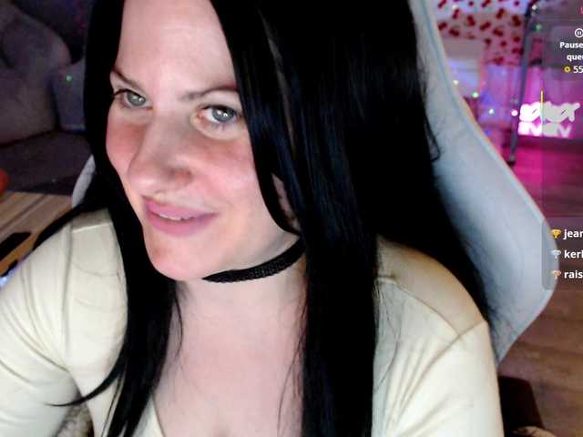 Bellastarrr84 live cam on BongaCams