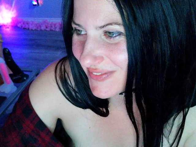 Bellastarrr84 live cam on BongaCams