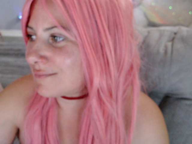 Bellastarrr84 live cam on BongaCams
