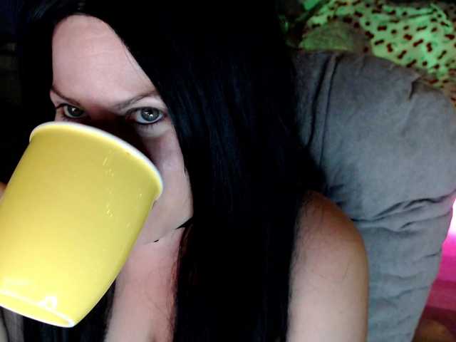 Bellastarrr84 live cam on BongaCams