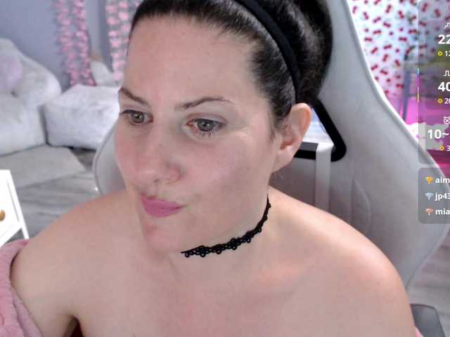 Bellastarrr84 live cam on BongaCams