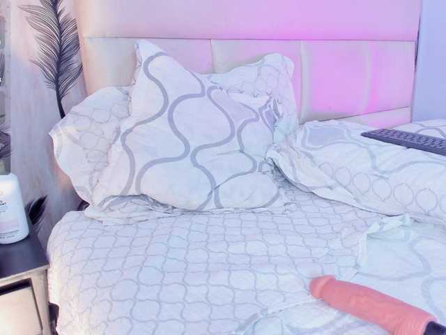 charlottesweet live cam on BongaCams
