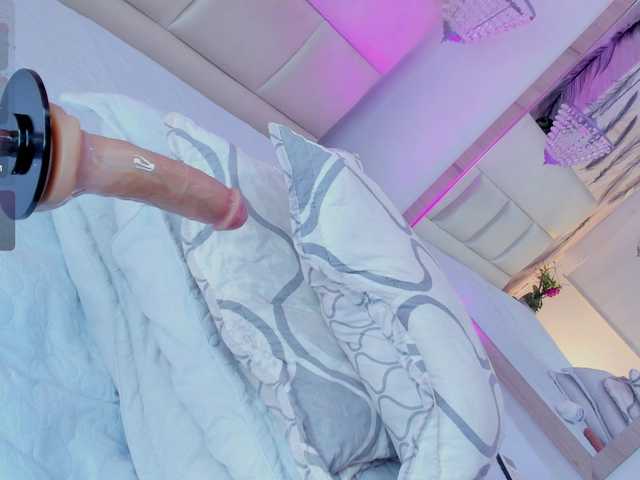 charlottesweet live cam on BongaCams
