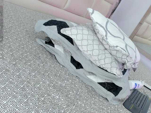 charlottesweet live cam on BongaCams