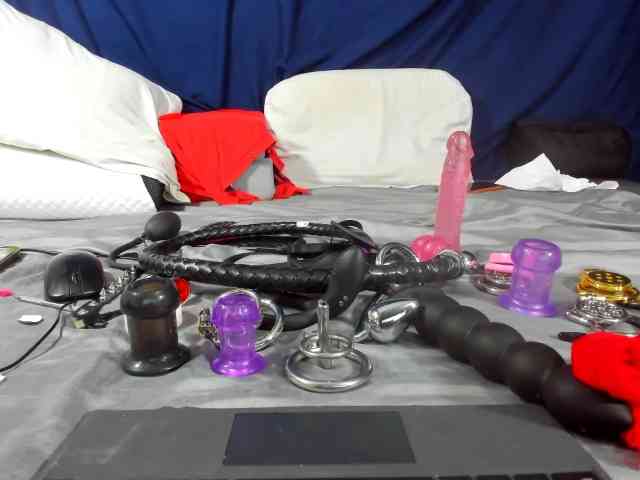 IzzyGuy Sex Cam Show