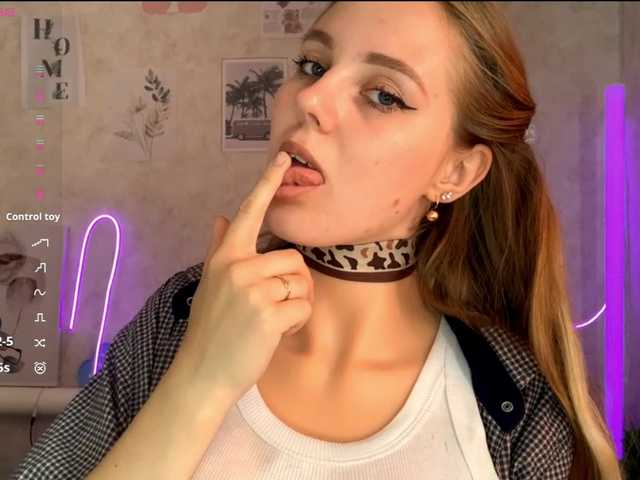 KimikoChandronnait live cam on BongaCams
