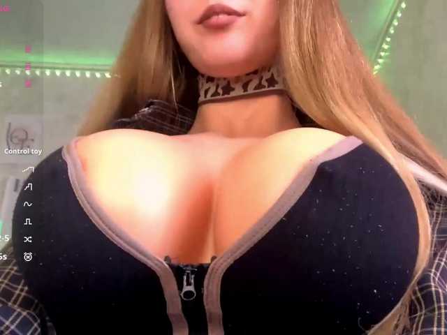 KimikoChandronnait live webcam show