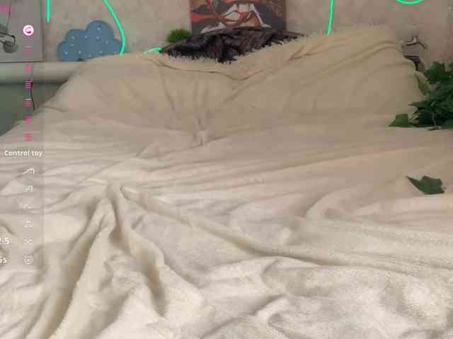 KimikoChandronnait webcam