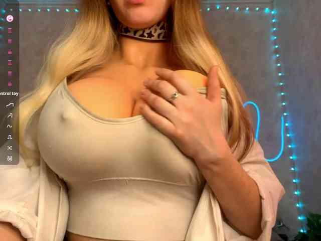 Acest model este live acum. KimikoChandronnait