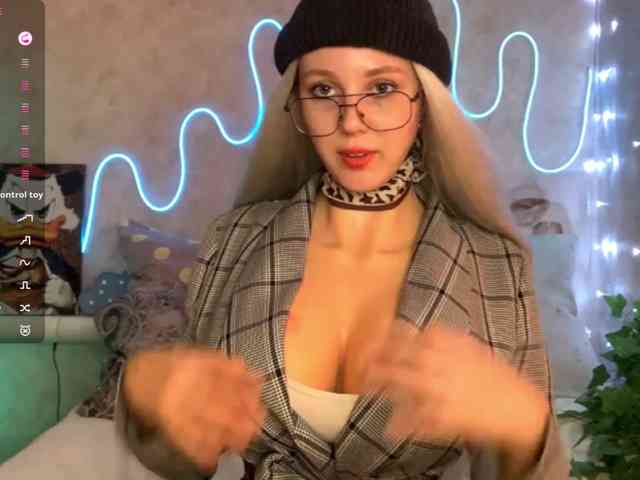 KimikoChandronnait webcam