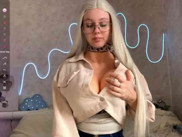KimikoChandronnait webcam