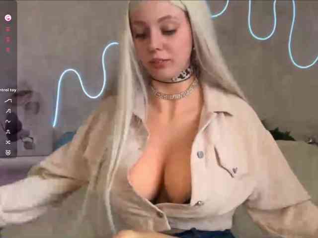 KimikoChandronnait webcam