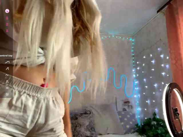 KimikoChandronnait webcam