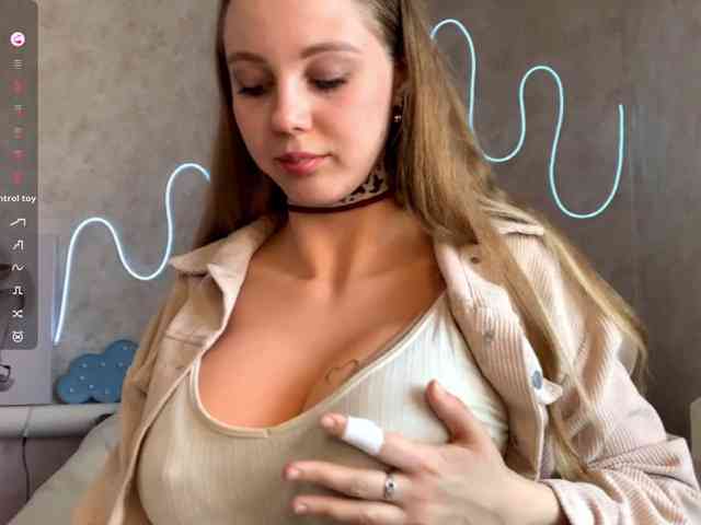 KimikoChandronnait webcam