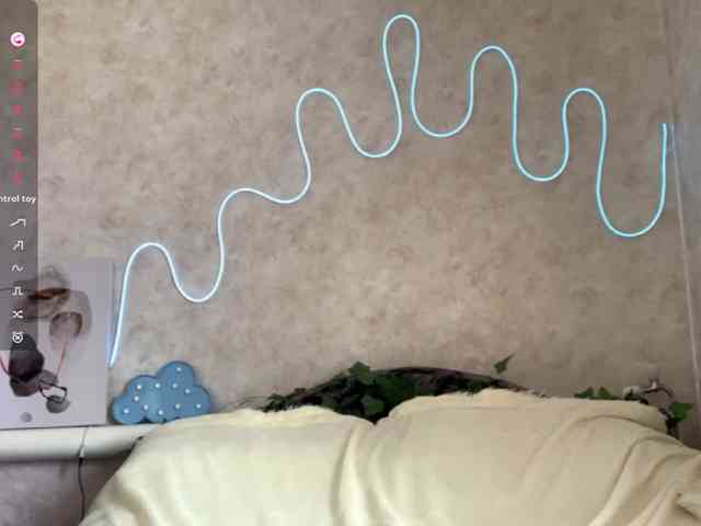 KimikoChandronnait webcam