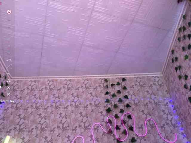 KimikoChandronnait webcam