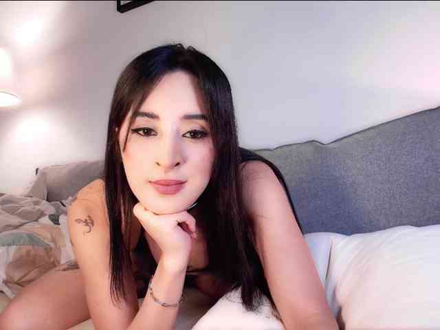 EmilyNoir webcam