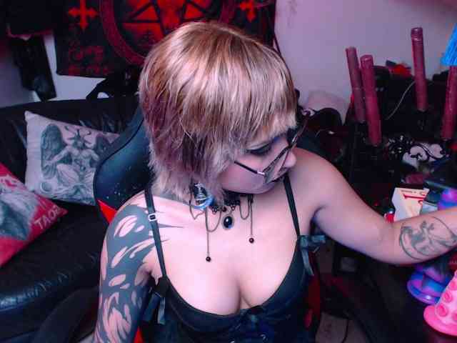 ZarinaHell webcam
