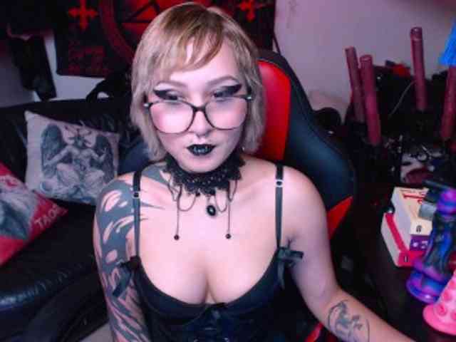 ZarinaHell webcam