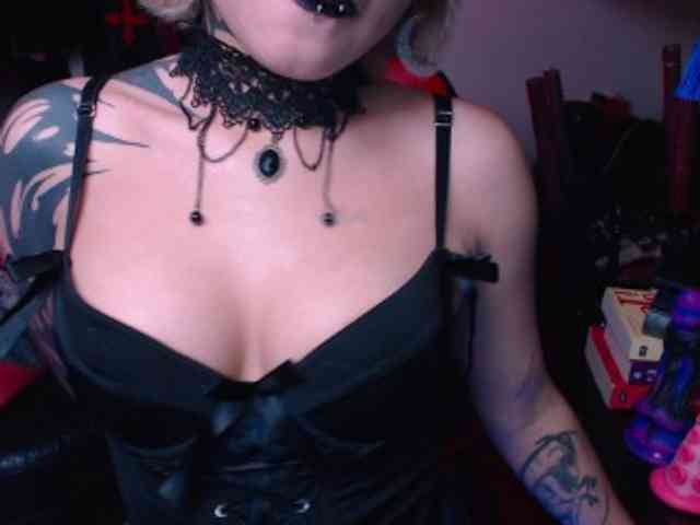 ZarinaHell webcam