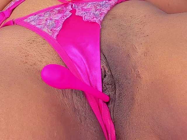 le modèle Amira-zahra est en webcam porno dans un show sur le site bongacams, il possède les tags suivants: Arab,Brunette,Trimmed