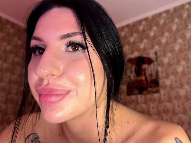 AuraXO live cam preview