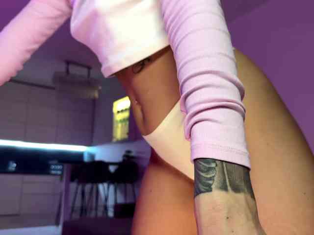 Modella: AuraXO