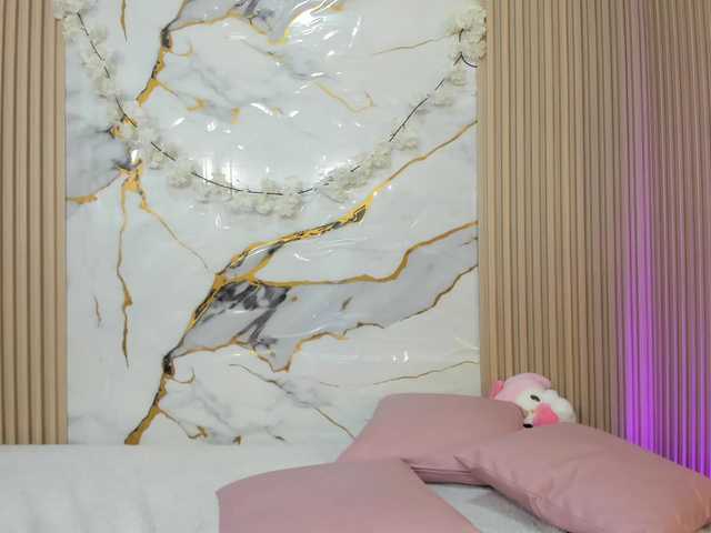 Siena-Tay's BongaCams show and profile