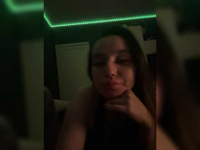 Kroshka280899 live cam on BongaCams