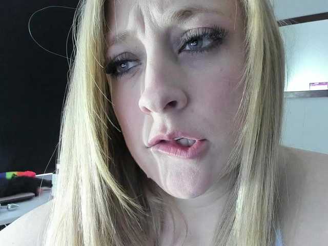 AliceC4t01 live cam on BongaCams