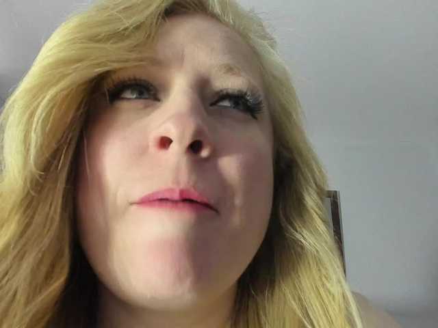 AliceC4t01 live cam on BongaCams
