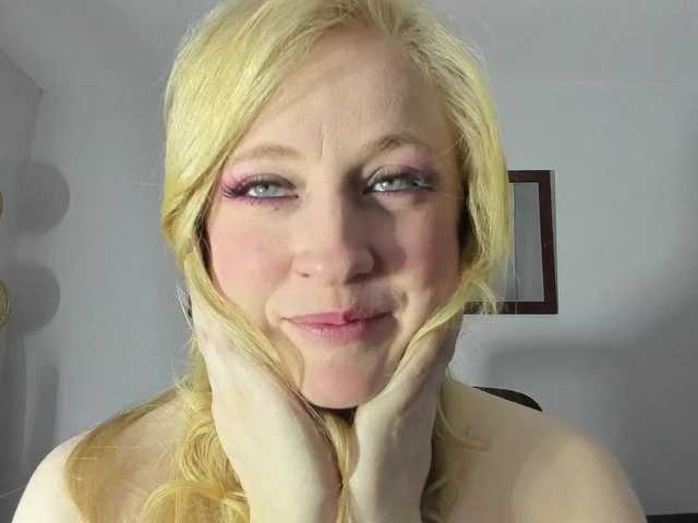 AliceC4t01 live cam on BongaCams